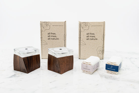 Das freemee-Komplettpaket mit zwei Echtholztiegel in Nuss und Tages- und Nachtpflege