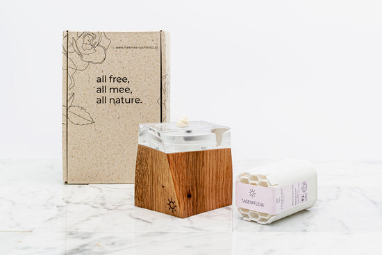 Das freemee Tagespflege-Set mit Echtholztiegel in Eiche und Nachfüllkartusche